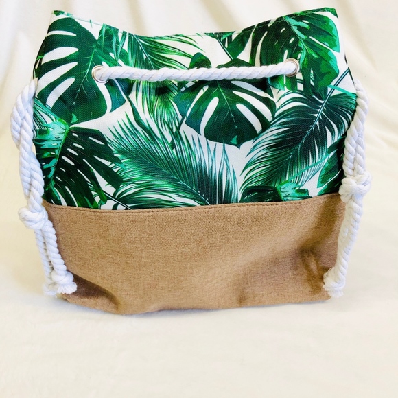 💜 Bundle & Offer 💜 Chi Ulta Beaty Bag | New - Picture 3 of 7